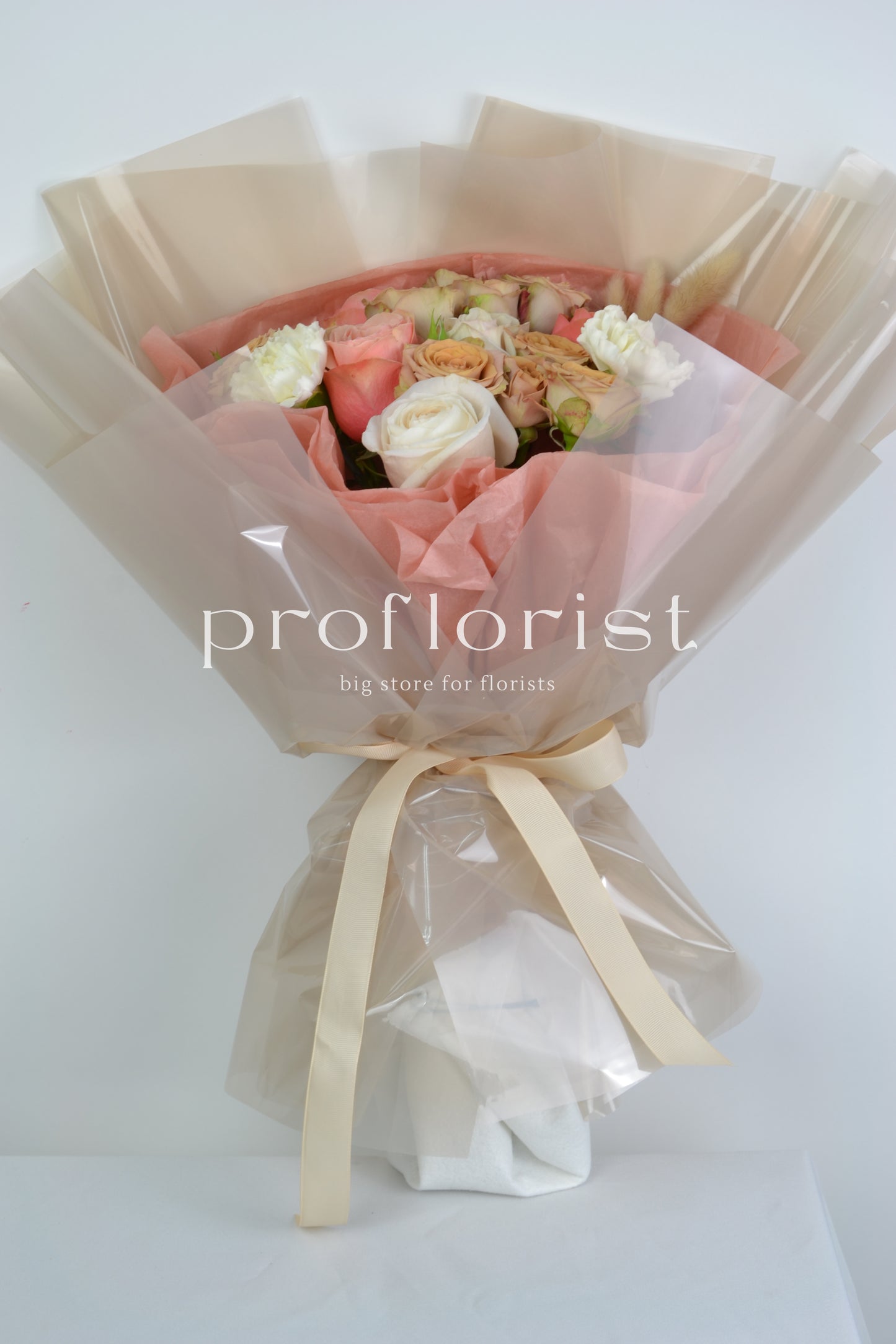 Zabezpieczenie bukietu do transportu przy użyciu włókniny florystycznej