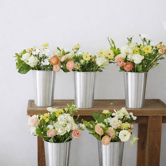 srebrny wazon florystyczny aluminium