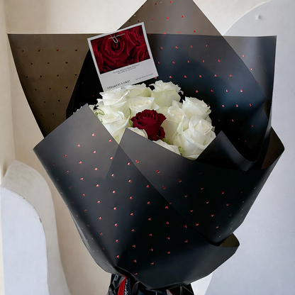 Folia florystyczna w DROBNE SERDUSZKA w arkuszach 58x58 cm, 20 ark/opak