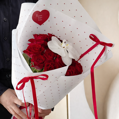 Folia florystyczna w DROBNE SERDUSZKA w arkuszach 58x58 cm, 20 ark/opak