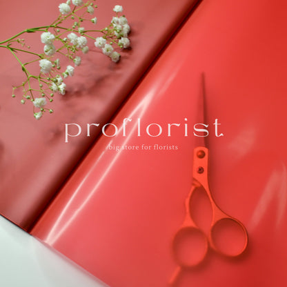 Folia ozdobna florystyczna matowa wodoodporna do opakowania bukietów w arkuszach, 20 szt, premium jakość, jednolity kolor ciemno czerwony | Proflorist 