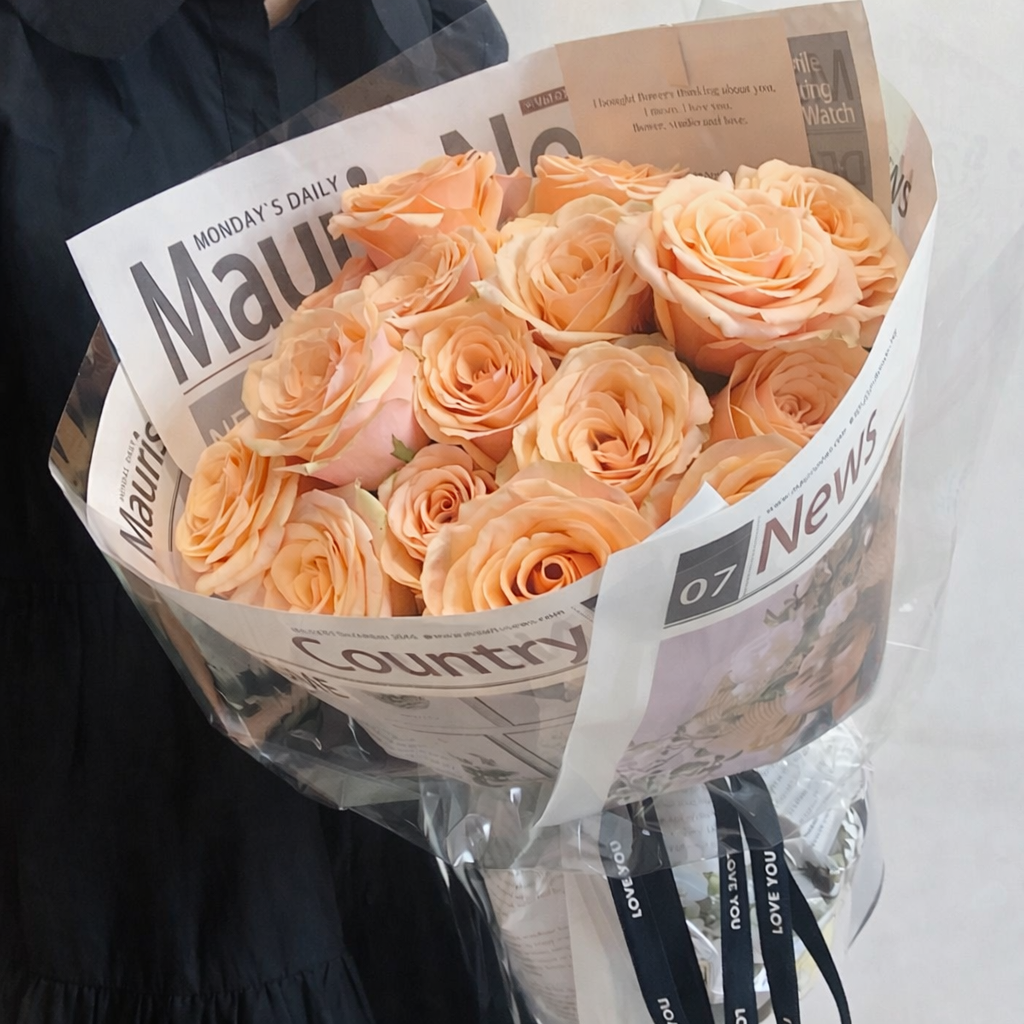 papier do pakowania kwiatów z nadrukiem gazetowym